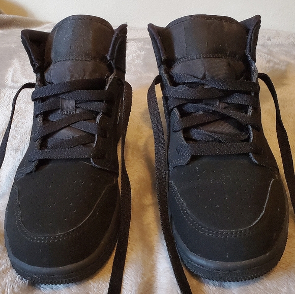 Nike Air Jordan 1 Mid Triple Black - Picture 2 of 16